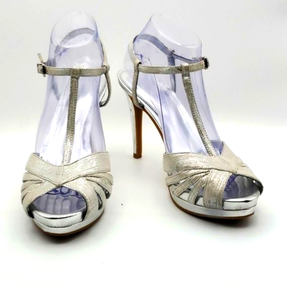 Antonio Melani silver T-Strap Heels ‎ SIZE 9M.  S885